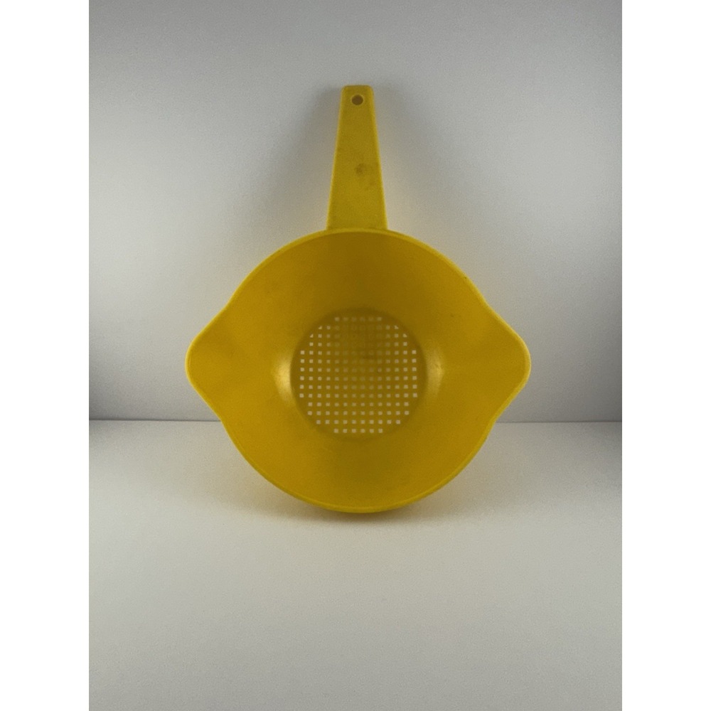 Vintage Tupperware‎ Yellow Colander 1 Qt Strainer with Double Pour Spouts